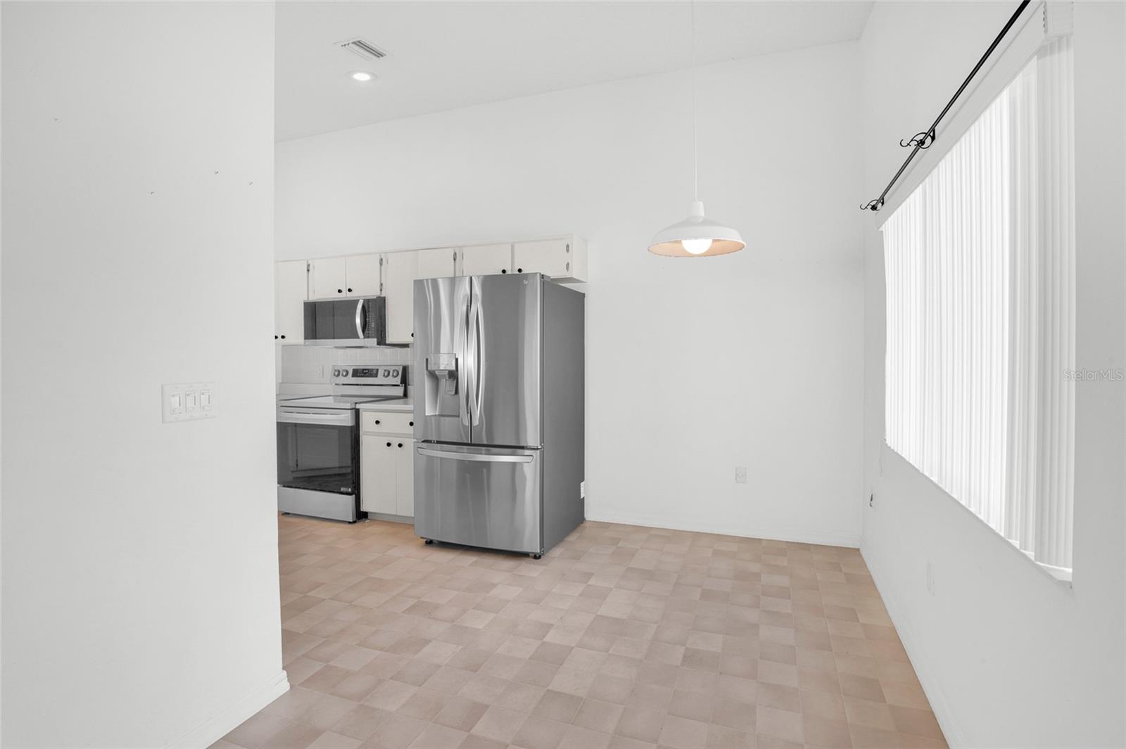 35 WESTGATE LN — photo 9