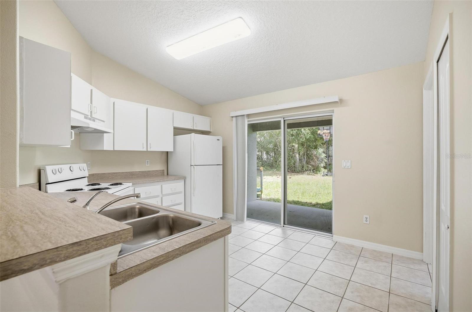 165 PLAIN VIEW DR #B — photo 10