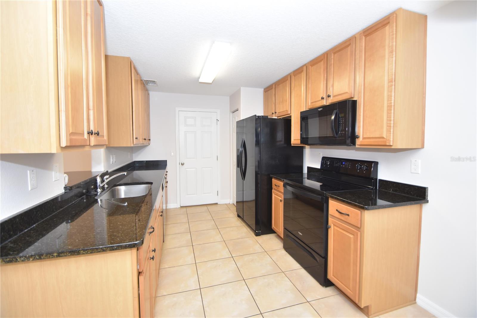 34 RENSHAW DR — photo 8