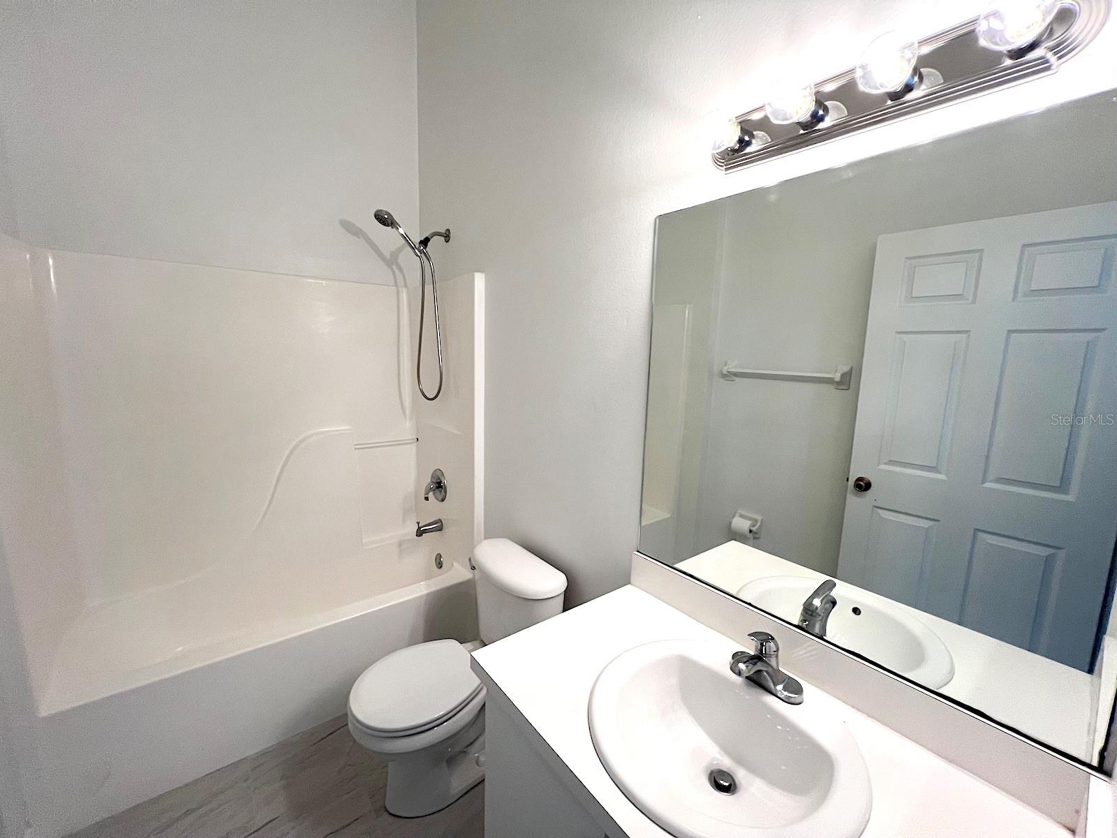 113 EASTWOOD DR — photo 11