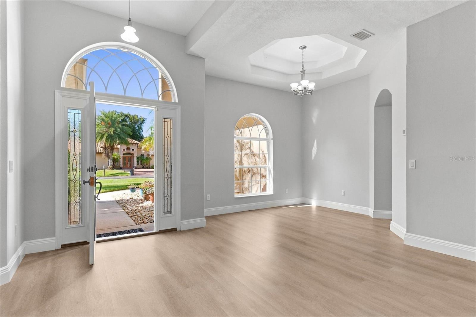 8 RIVER OAKS WAY — photo 5