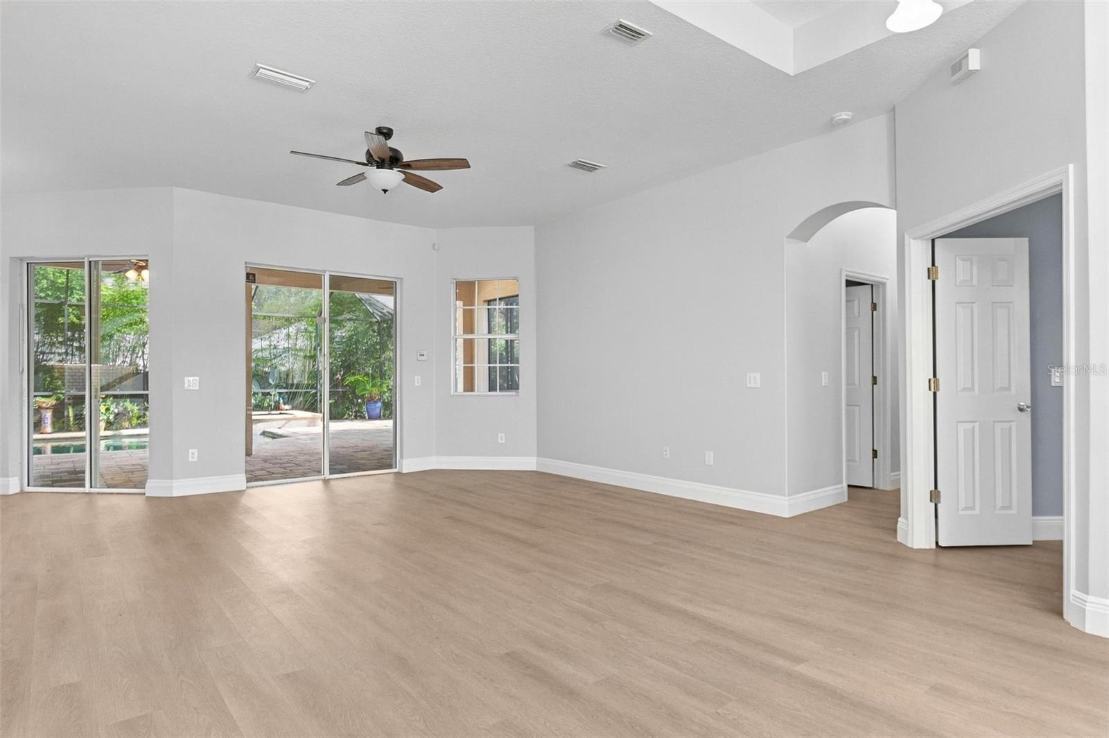 8 RIVER OAKS WAY — photo 8