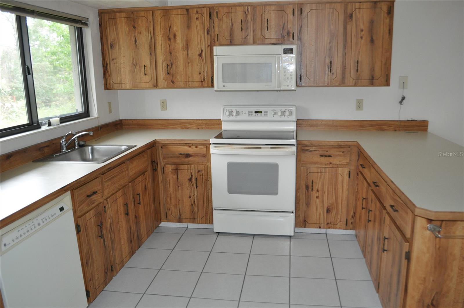 127 PERSIMMON DR — photo 5