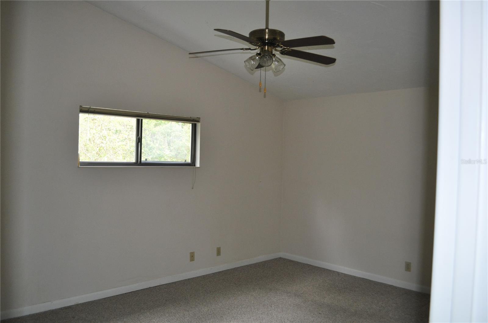 127 PERSIMMON DR — photo 7