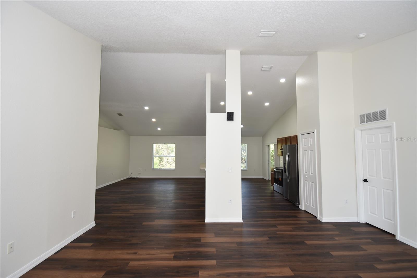 33 PRATTWOOD LN — photo 5