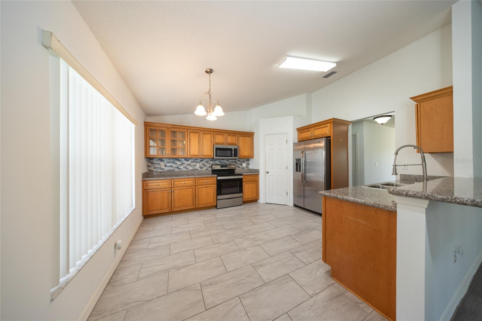 11 LANCASTER LN — photo 11