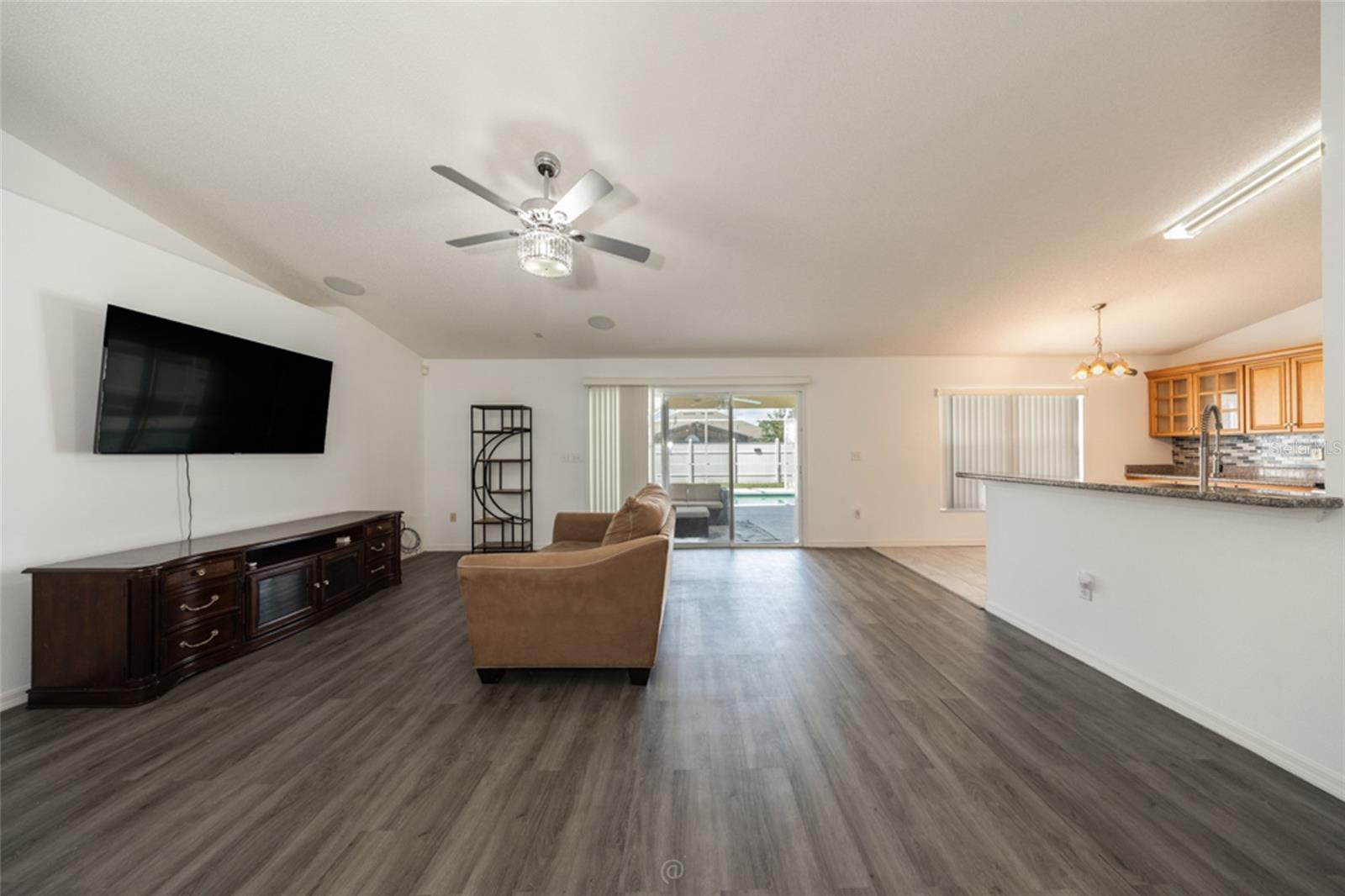 11 LANCASTER LN — photo 8