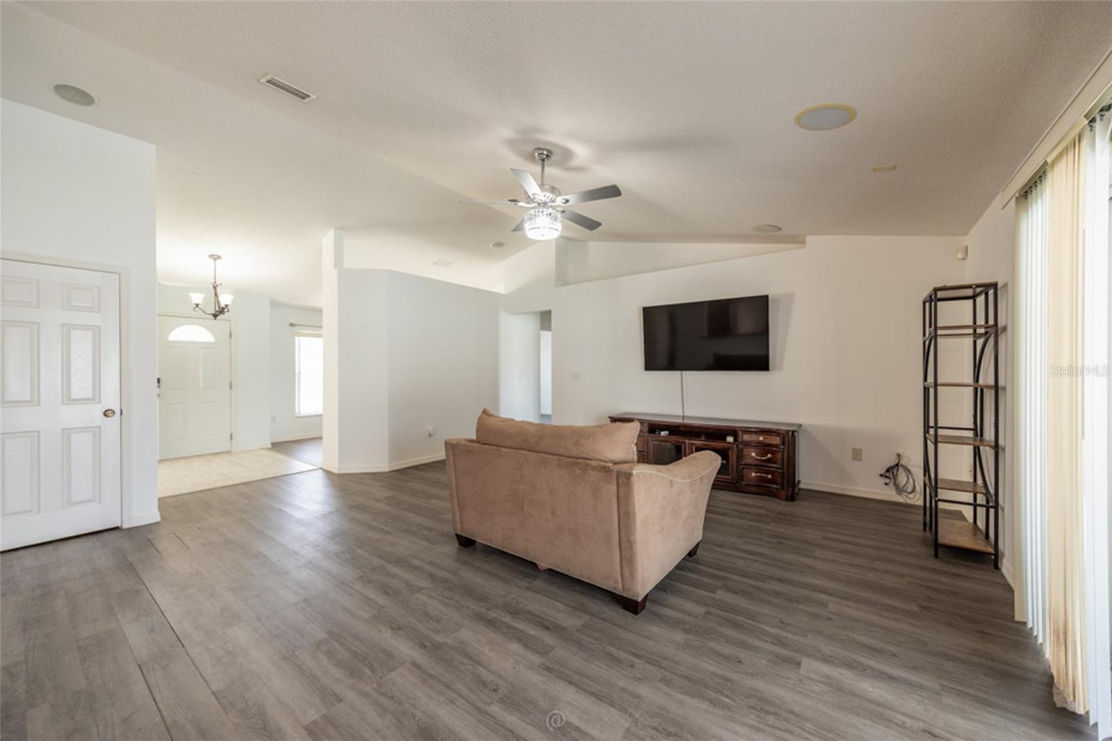 11 LANCASTER LN — photo 9