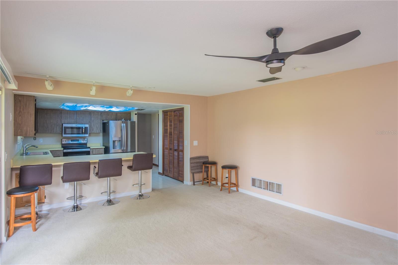 34 OAKMONT CIR — photo 7