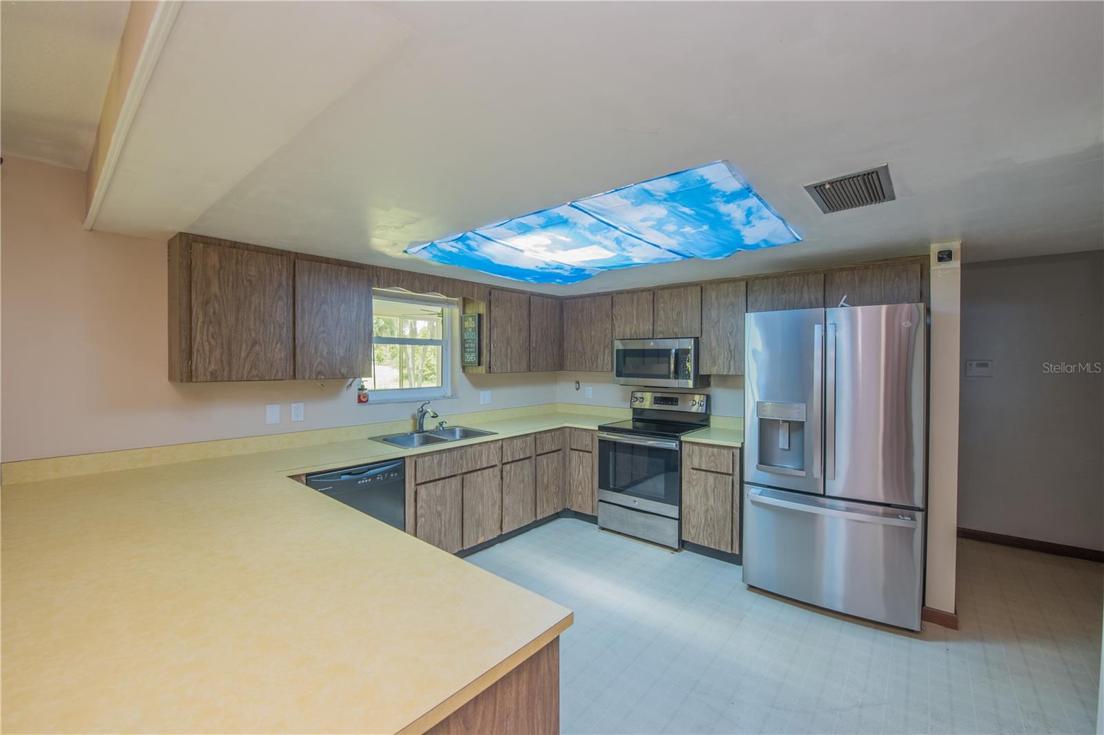 34 OAKMONT CIR — photo 8