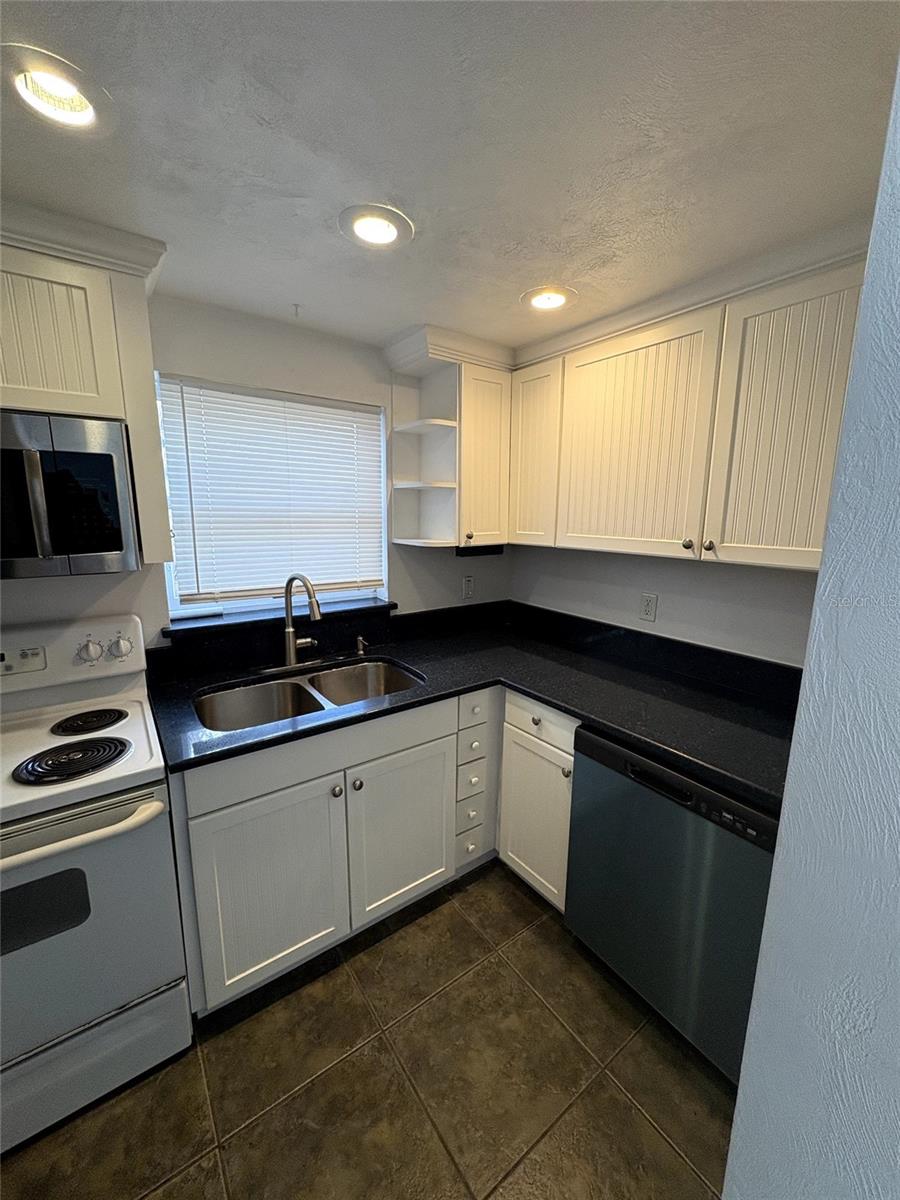 5 SEASIDE DR — photo 8