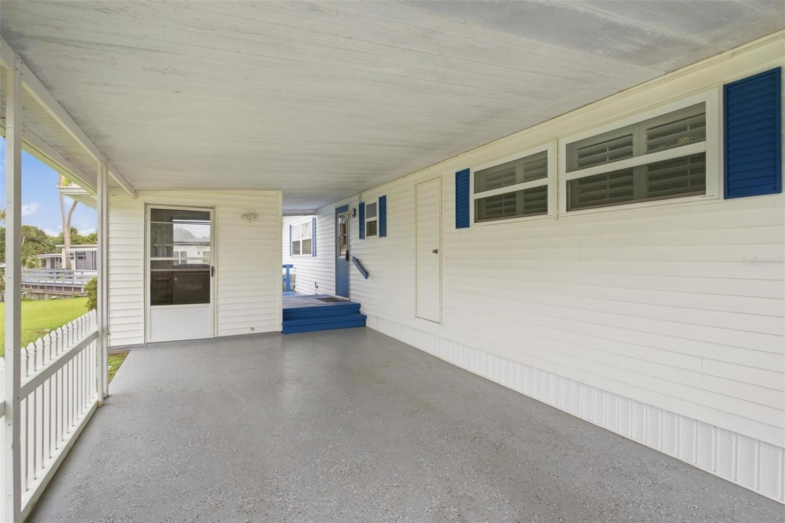 33 COCOS PLUMOSA DR — photo 12