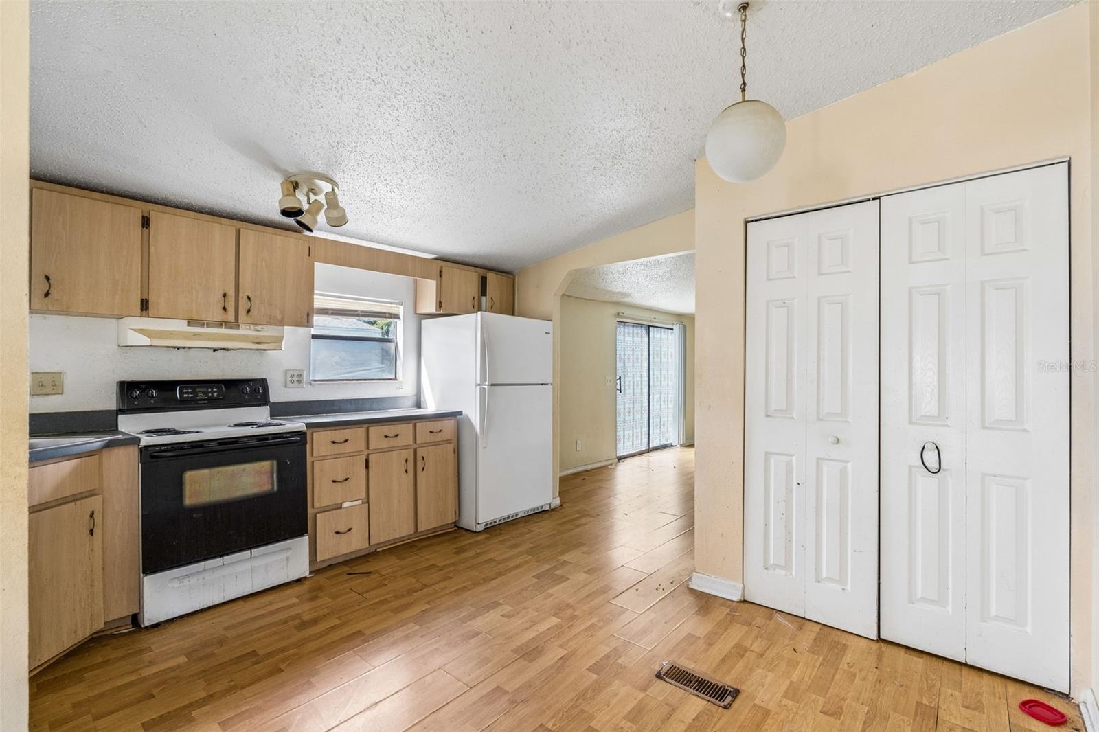 16825 BAY AVE — photo 8