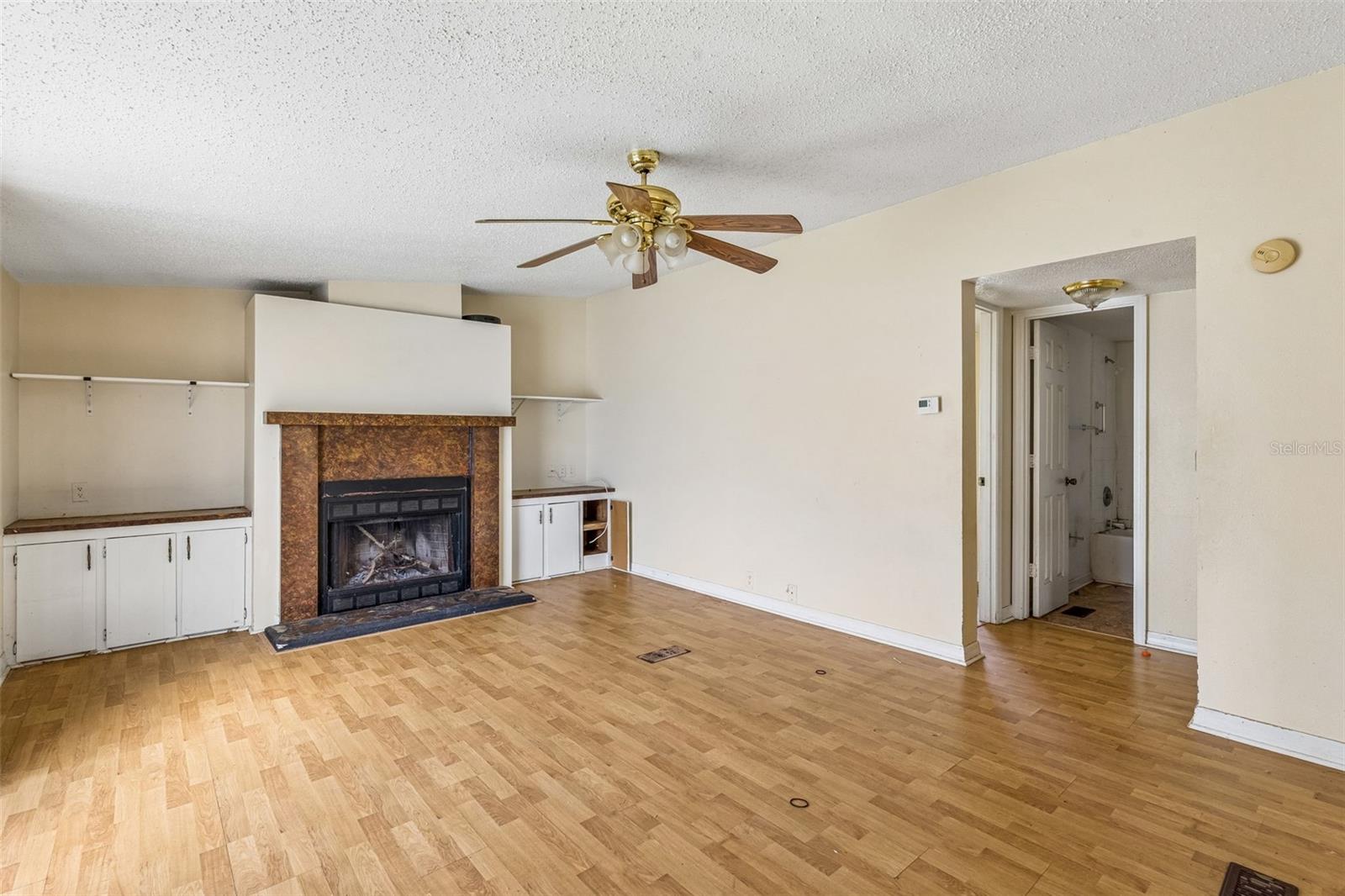 16825 BAY AVE — photo 10