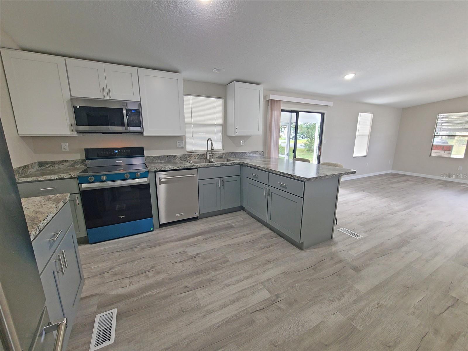 710 COACHMAN DR — photo 10