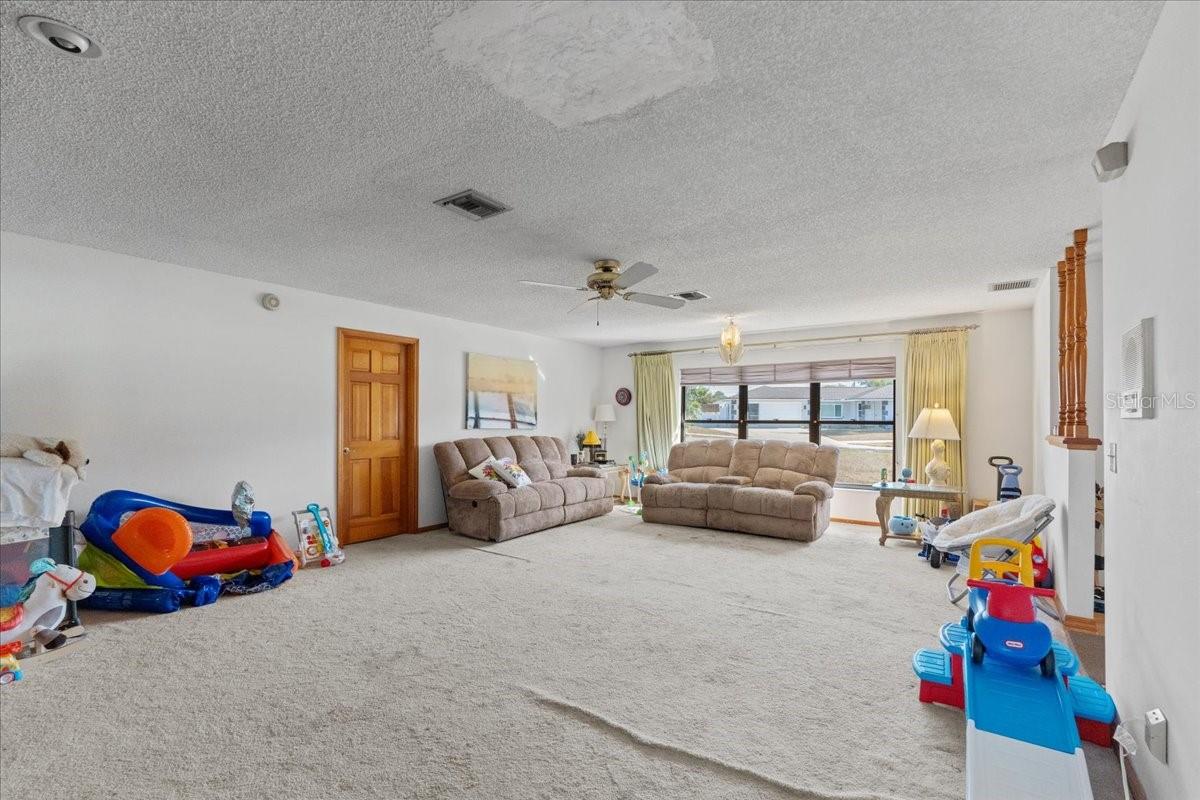 910 WHITEWOOD DR — photo 12