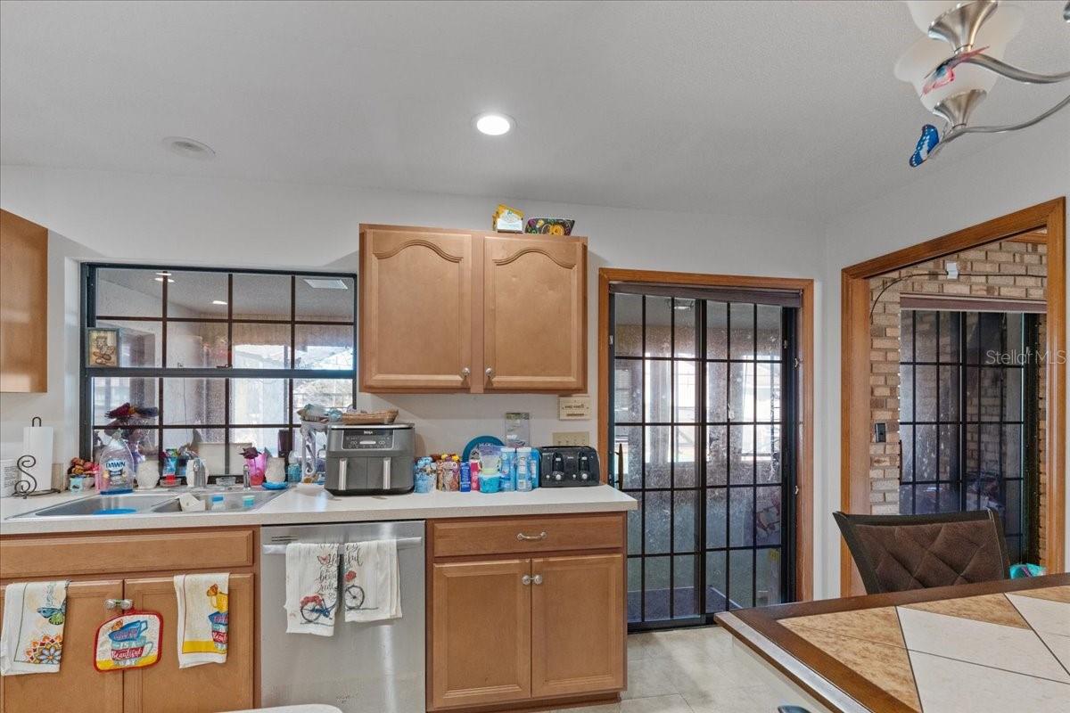 910 WHITEWOOD DR — photo 5