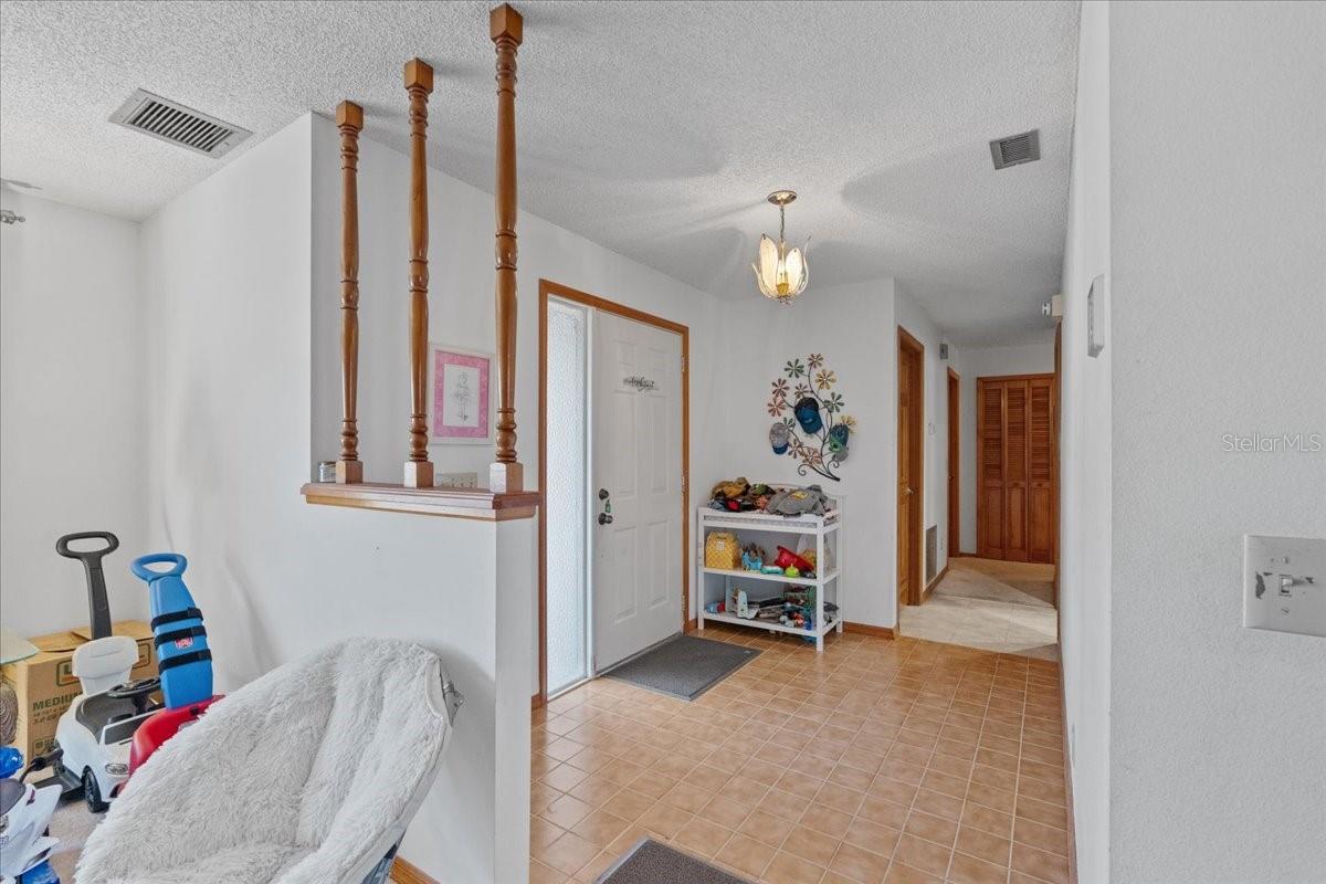 910 WHITEWOOD DR — photo 8