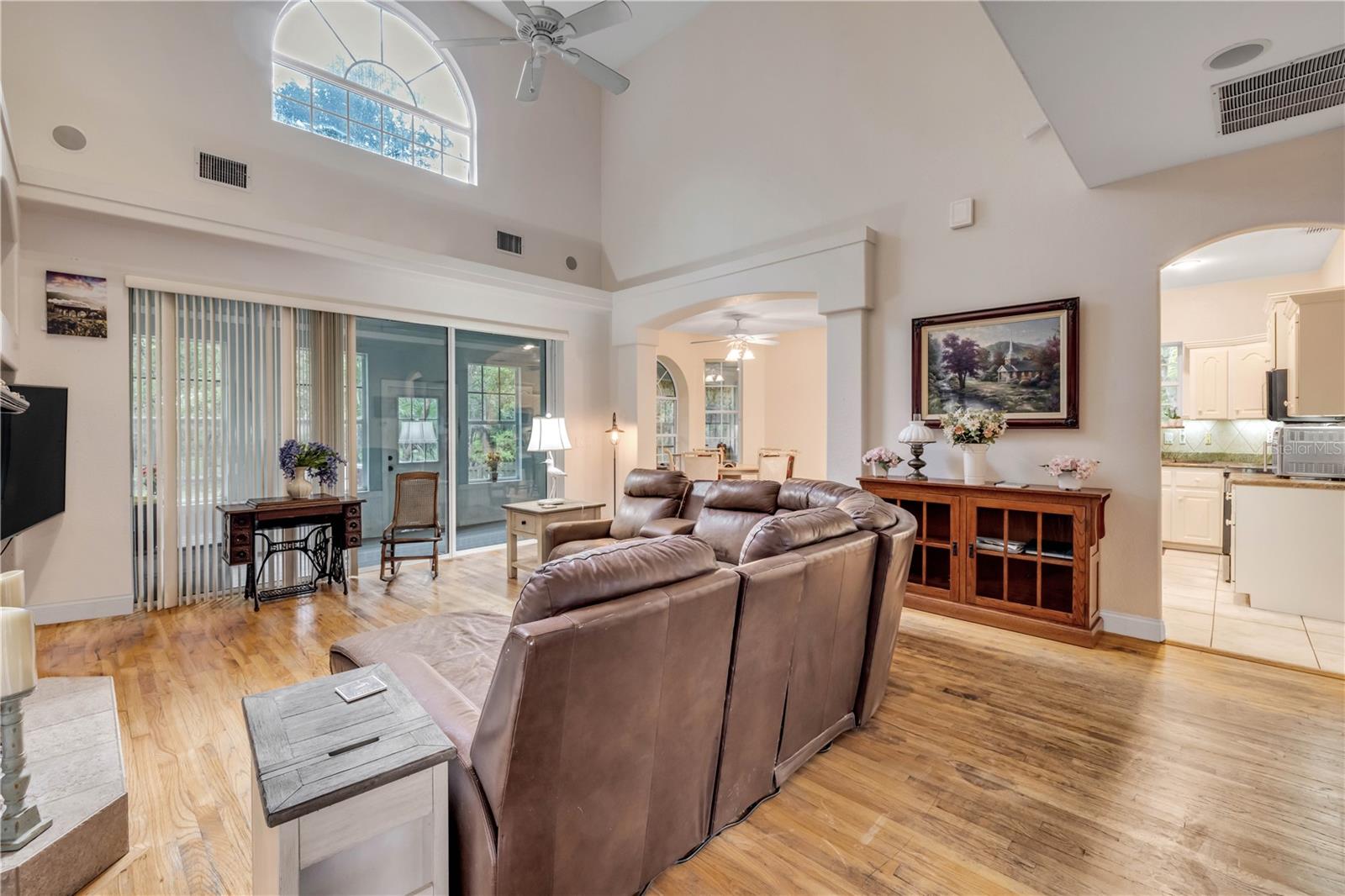 227 N SAMSULA DR — photo 8