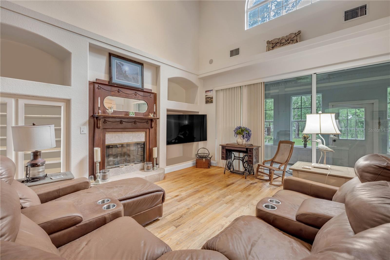227 N SAMSULA DR — photo 10