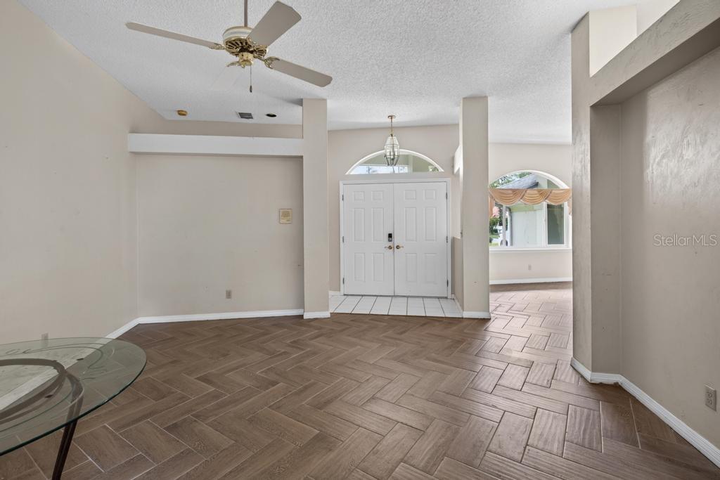 110 WELLINGTON DR — photo 11