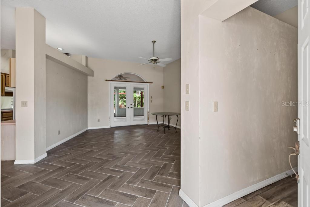 110 WELLINGTON DR — photo 9