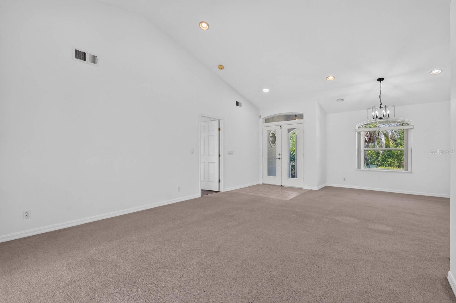 10 BURBANK DR — photo 12