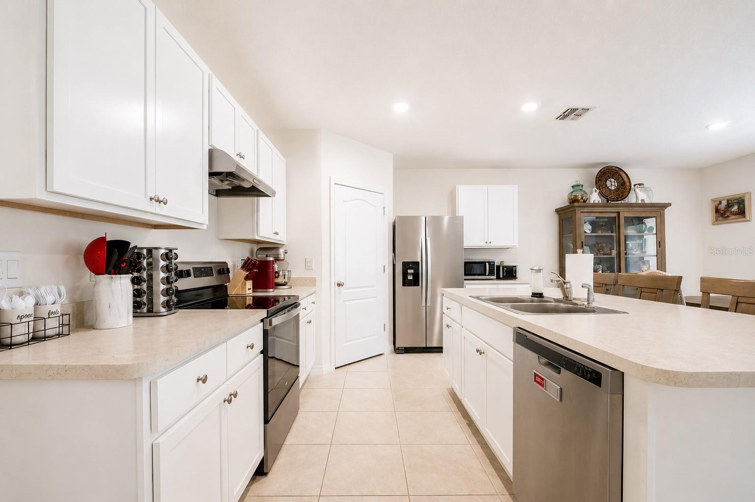 3221 CARPENTARIA DR — photo 5