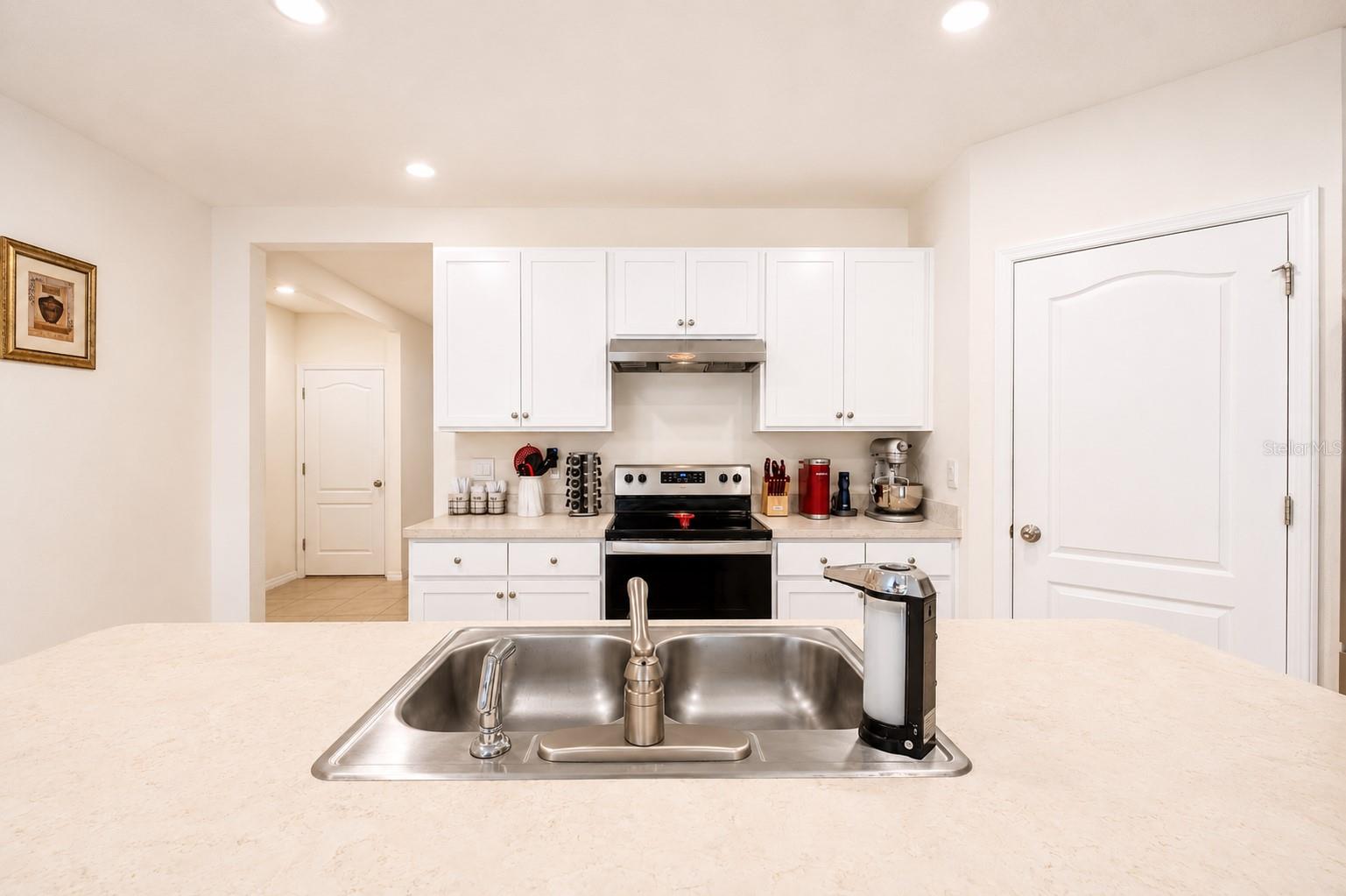 3221 CARPENTARIA DR — photo 8