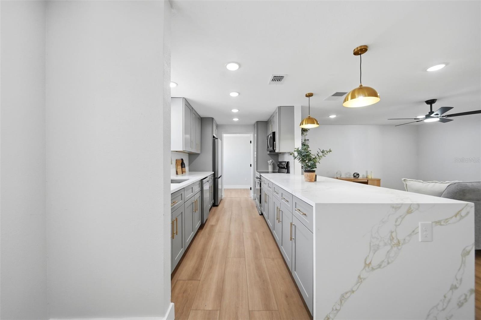 1280 SAXON BLVD — photo 10
