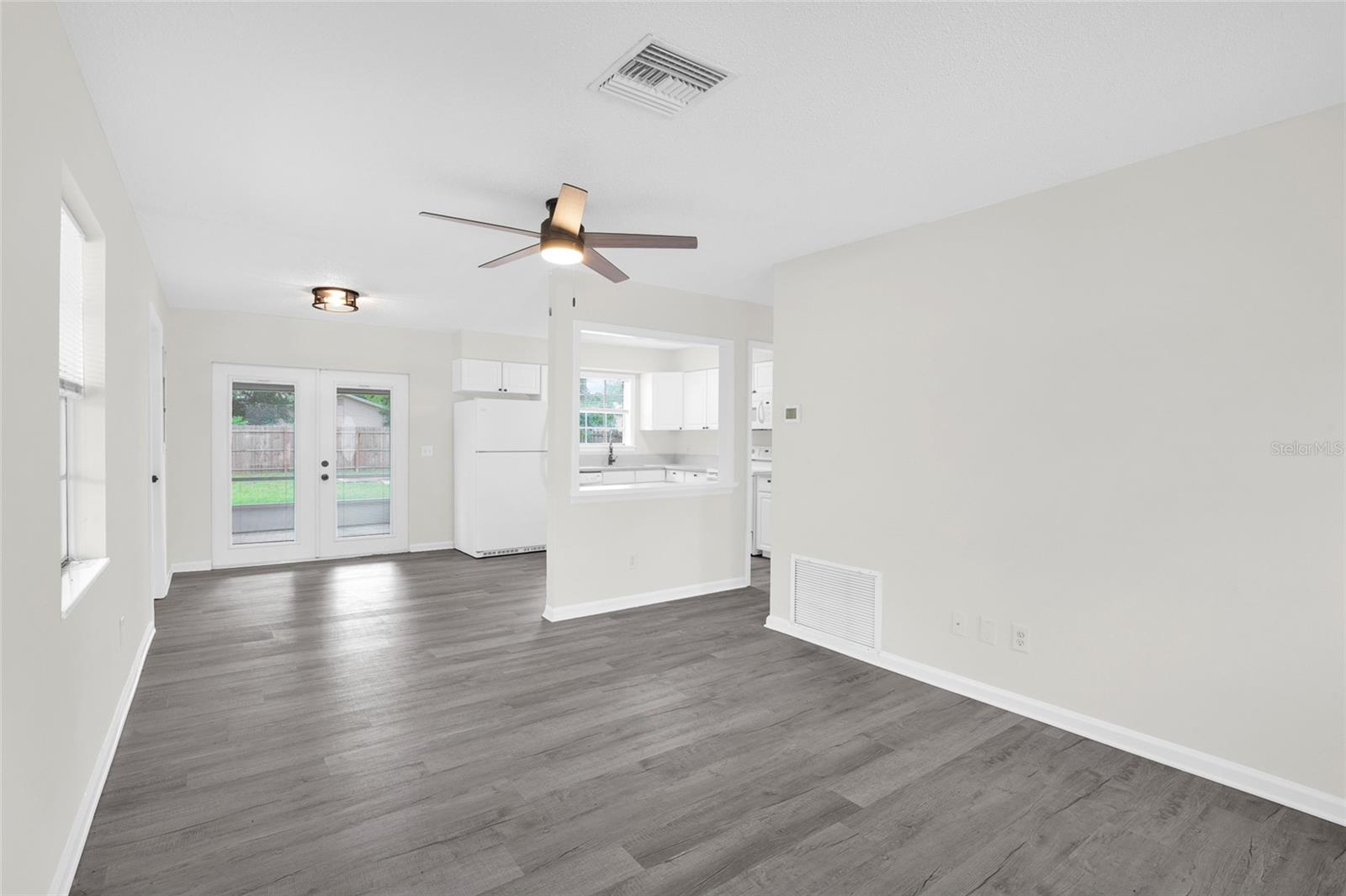 1025 PINDER ST — photo 9