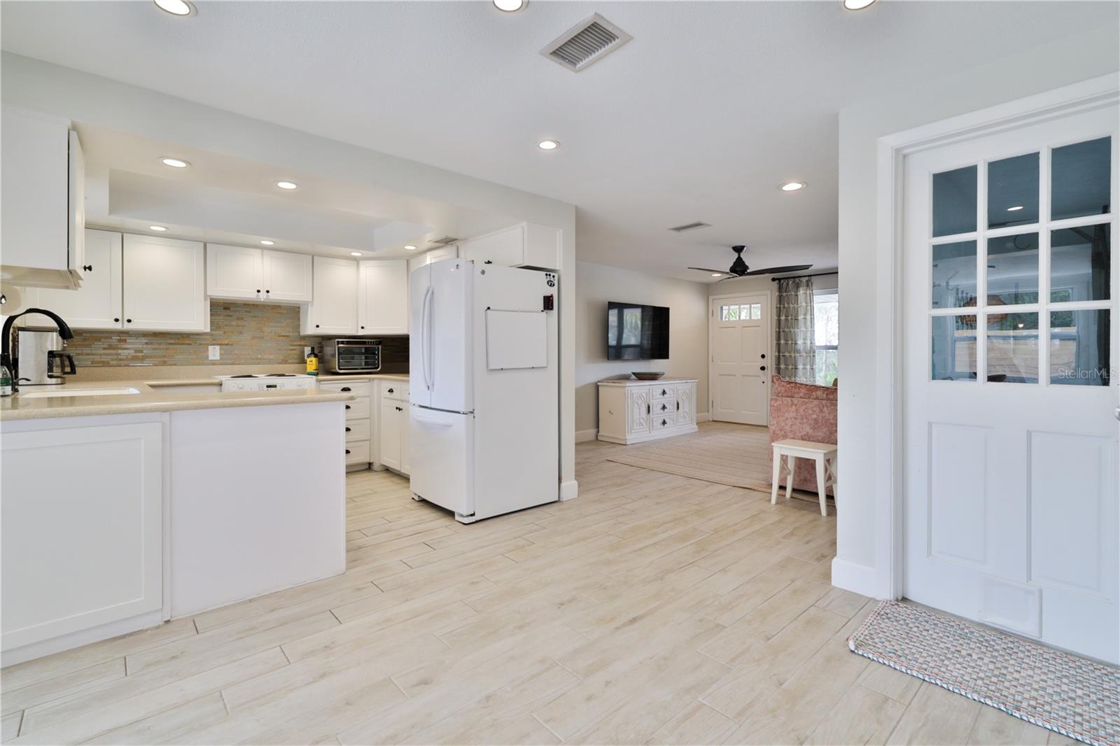 2307 SAXON DR — photo 8
