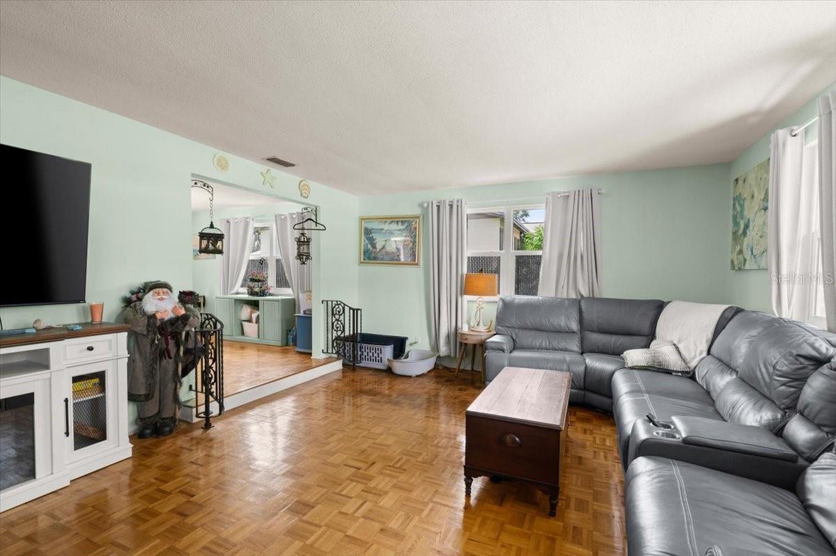 20 PUTNAM AVE — photo 4