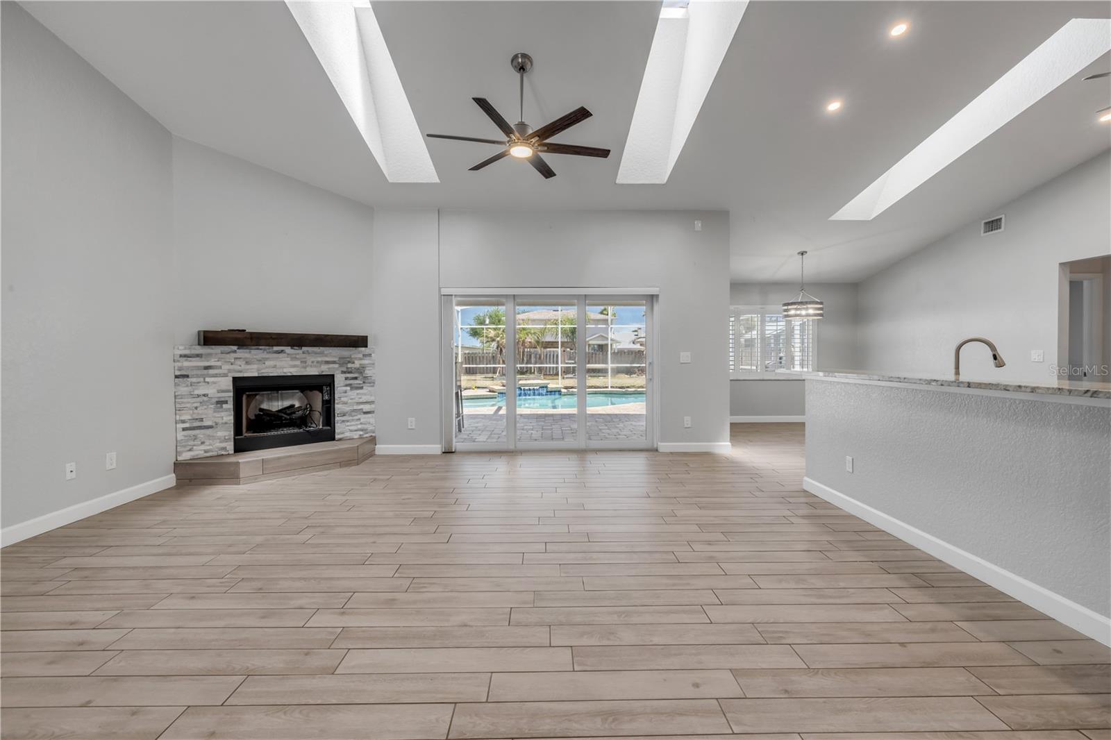 10 CUNNINGHAM DR — photo 8