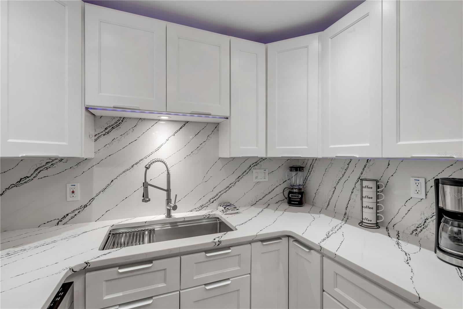 3800 SAXON DR #A7 — photo 10