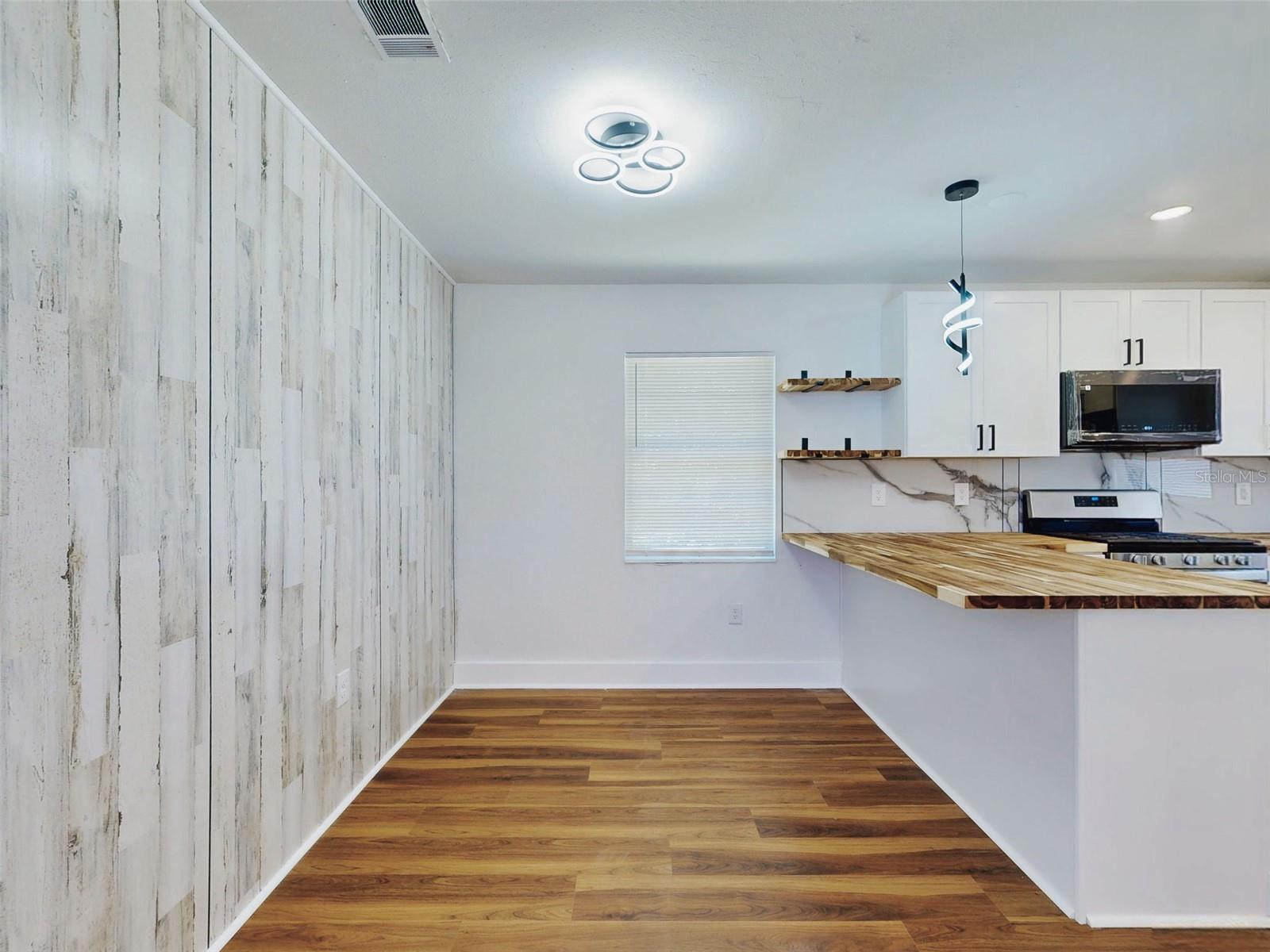 410 INWOOD AVE — photo 3