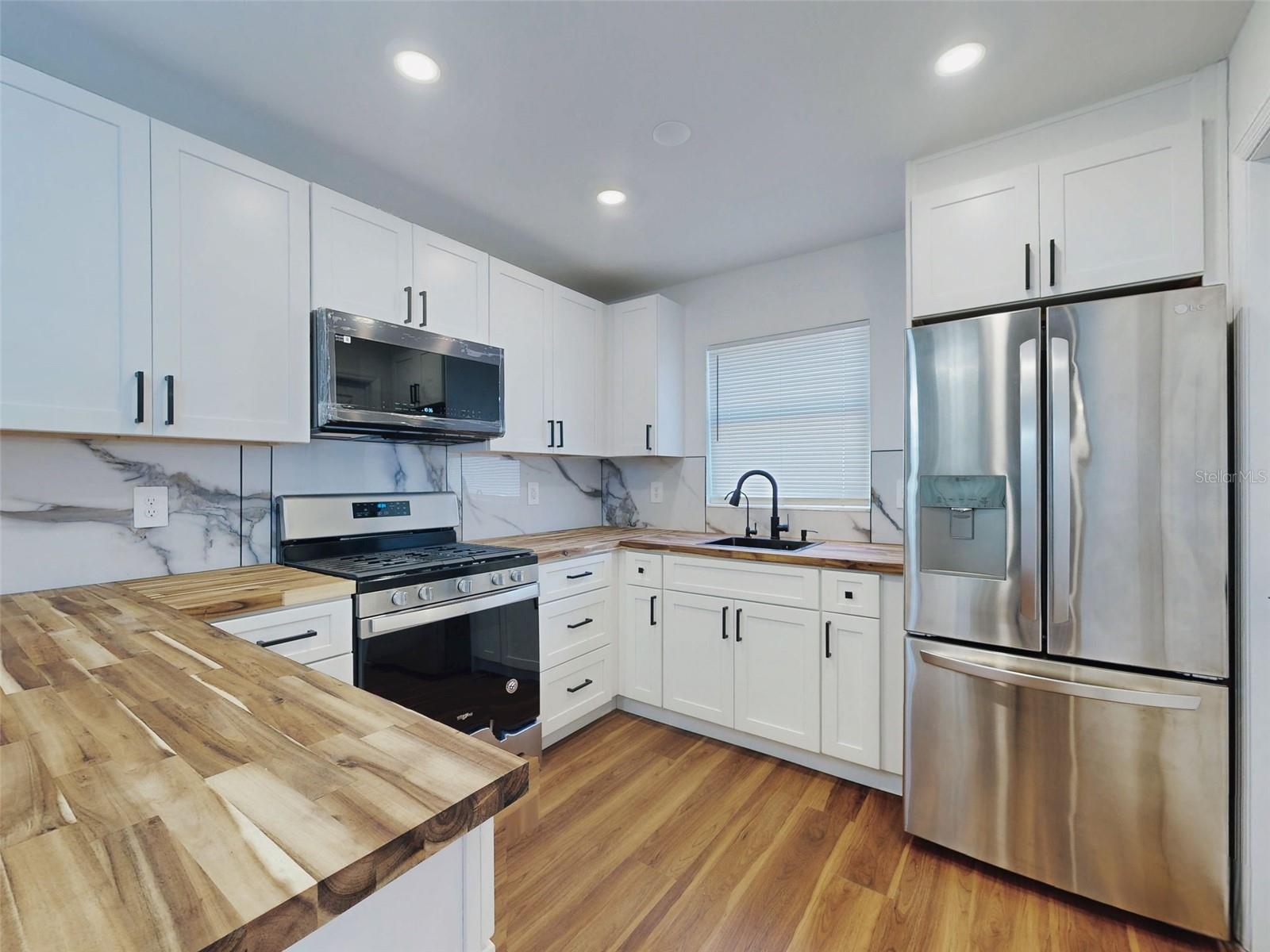 410 INWOOD AVE — photo 10