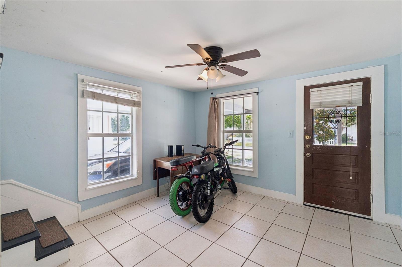 207 MARY AVE — photo 4
