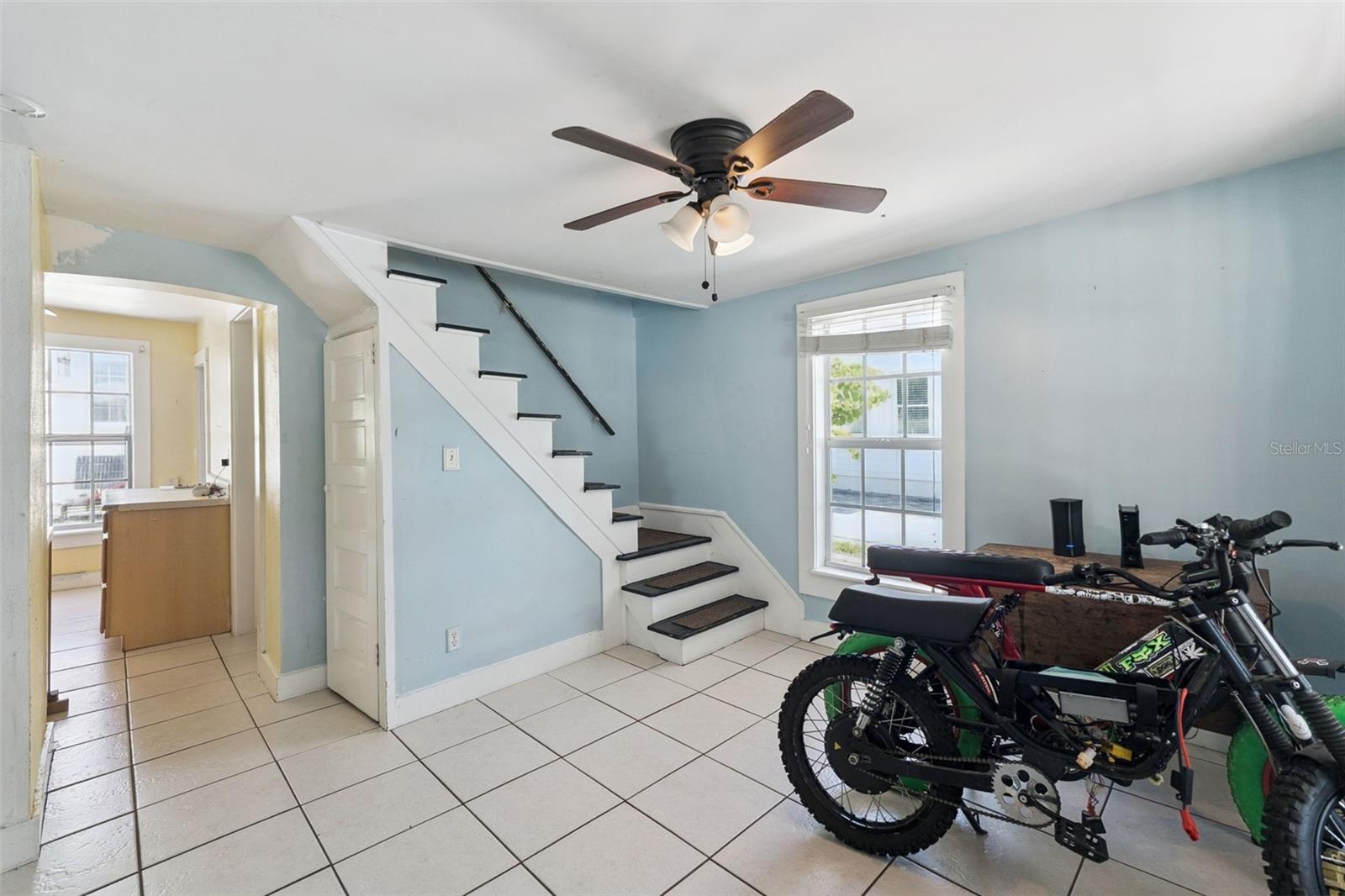 207 MARY AVE — photo 5