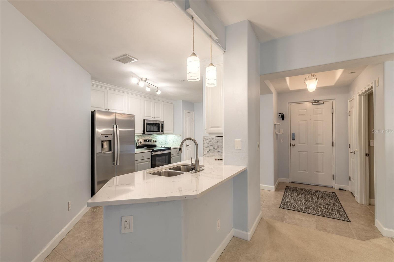 424 LUNA BELLA LN #415 — photo 8