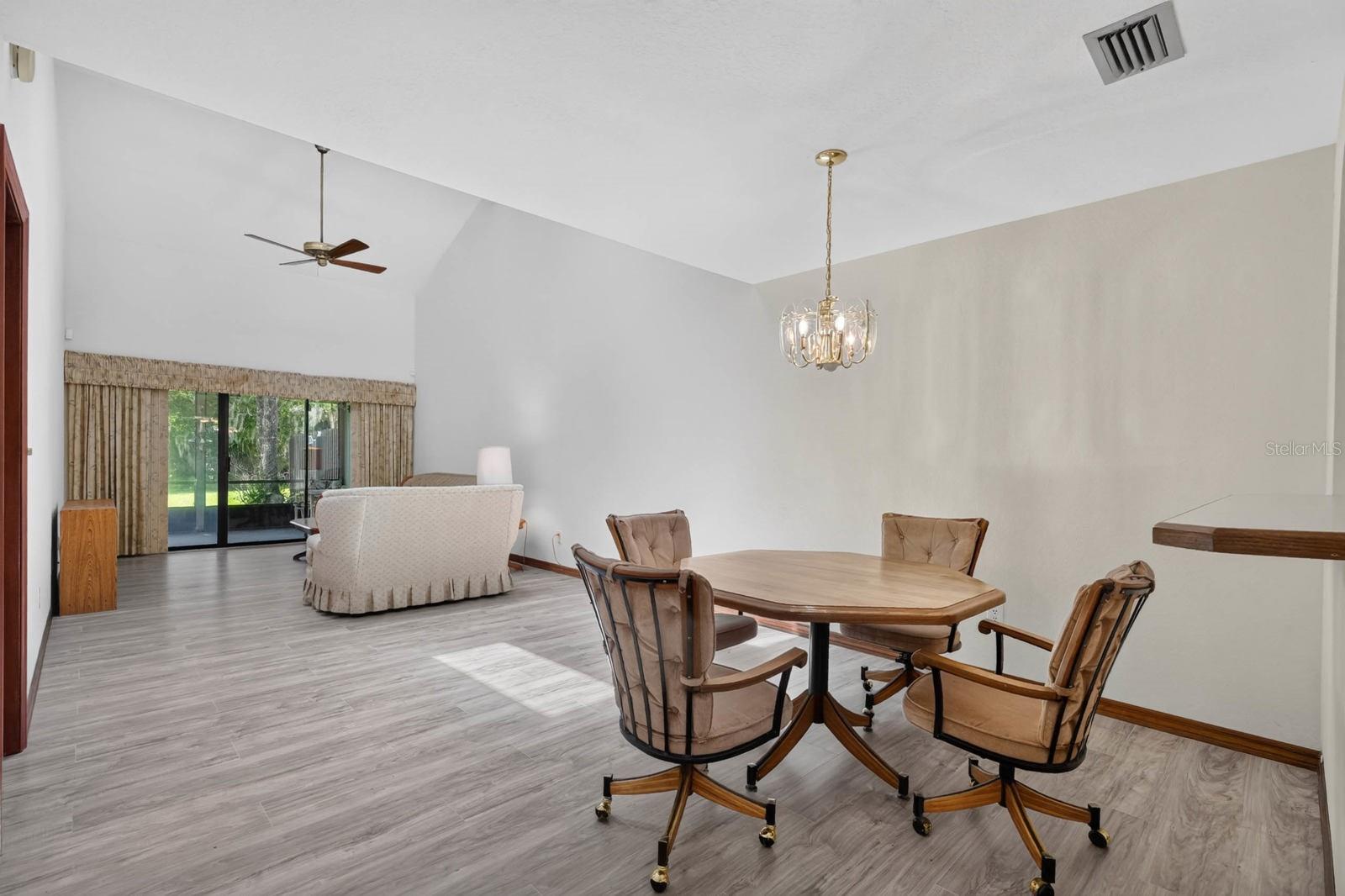 357 CASTLEWOOD LN — photo 7