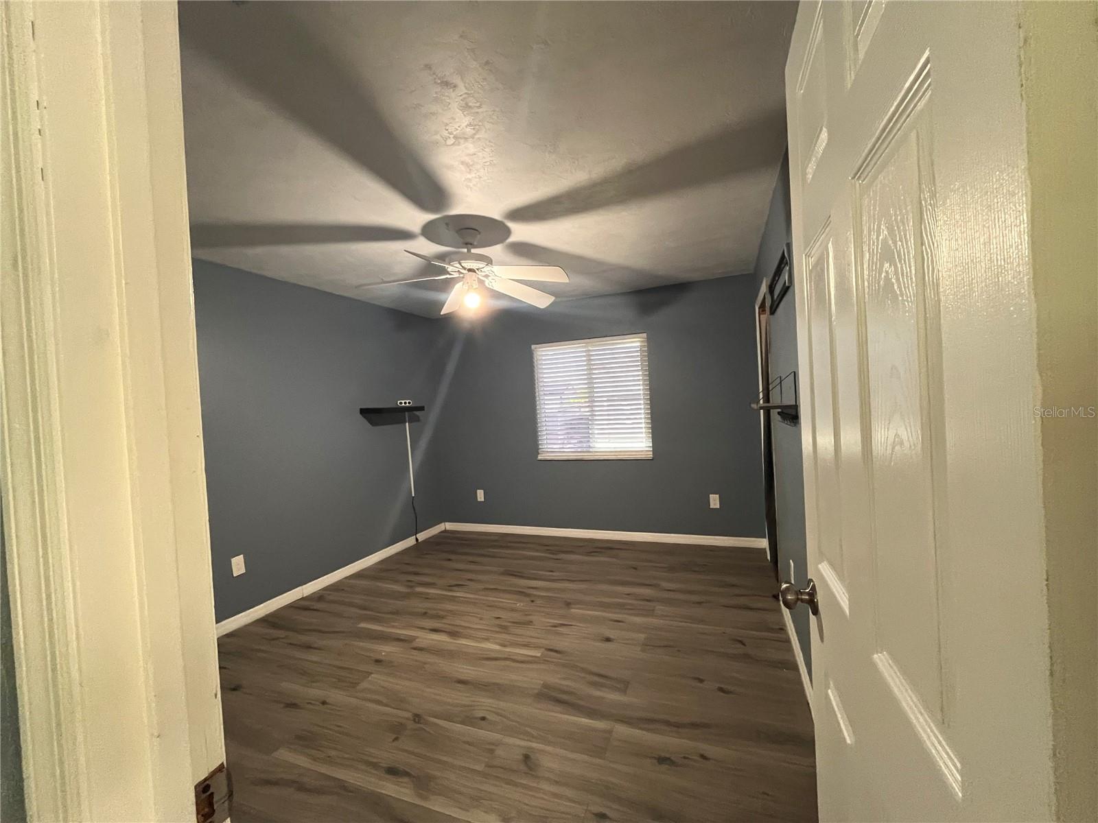 2511 MILTON AVE — photo 10