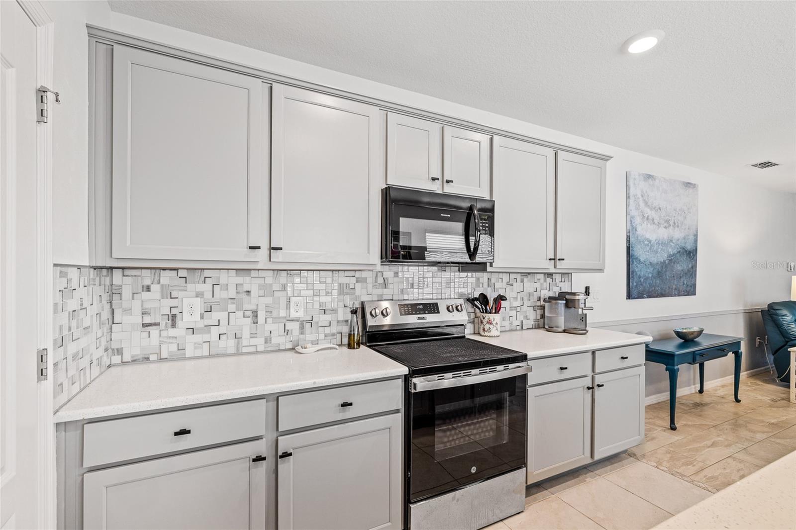548 ARMOYAN WAY — photo 6
