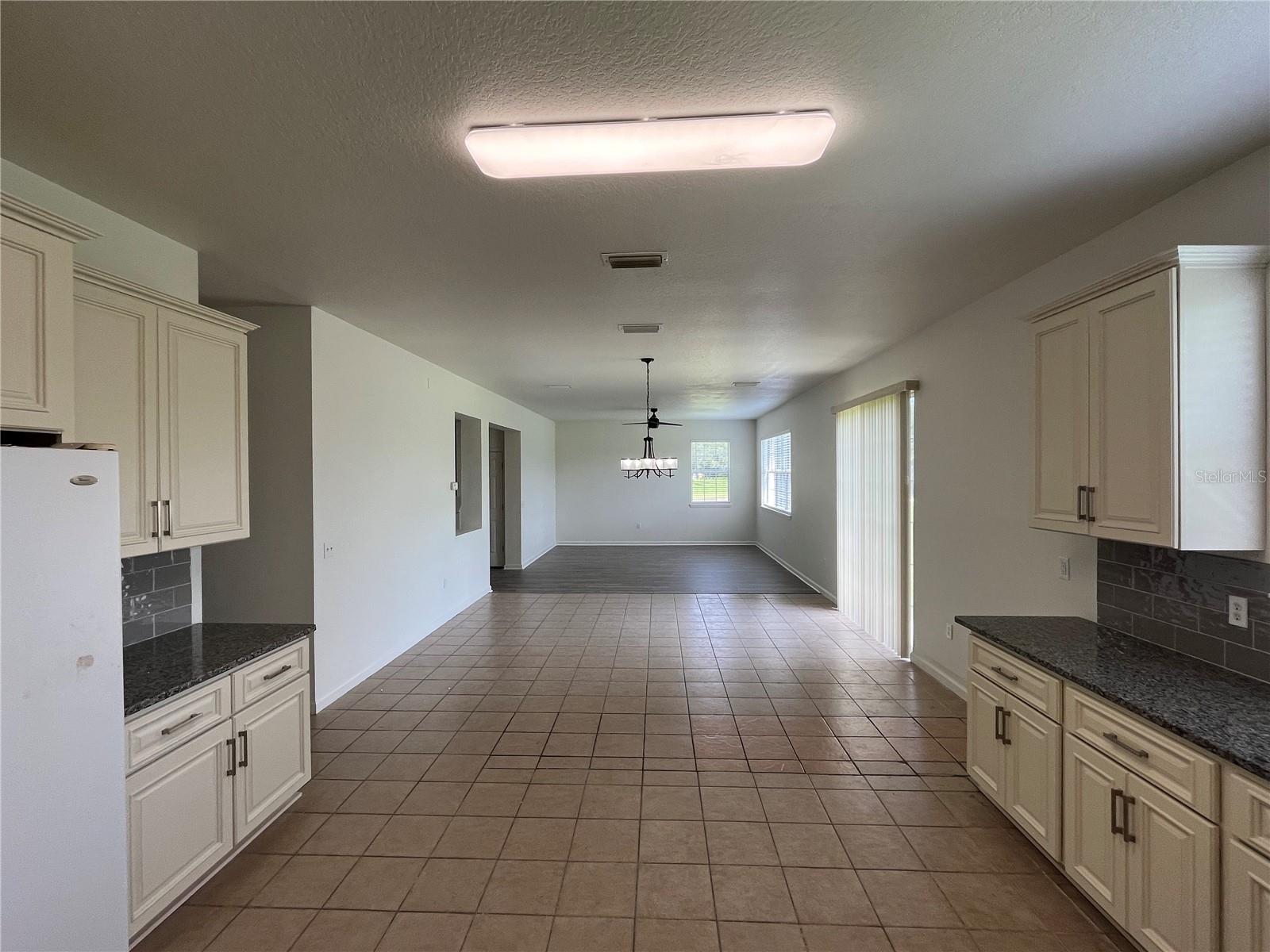 101 HAGGE DR — photo 12