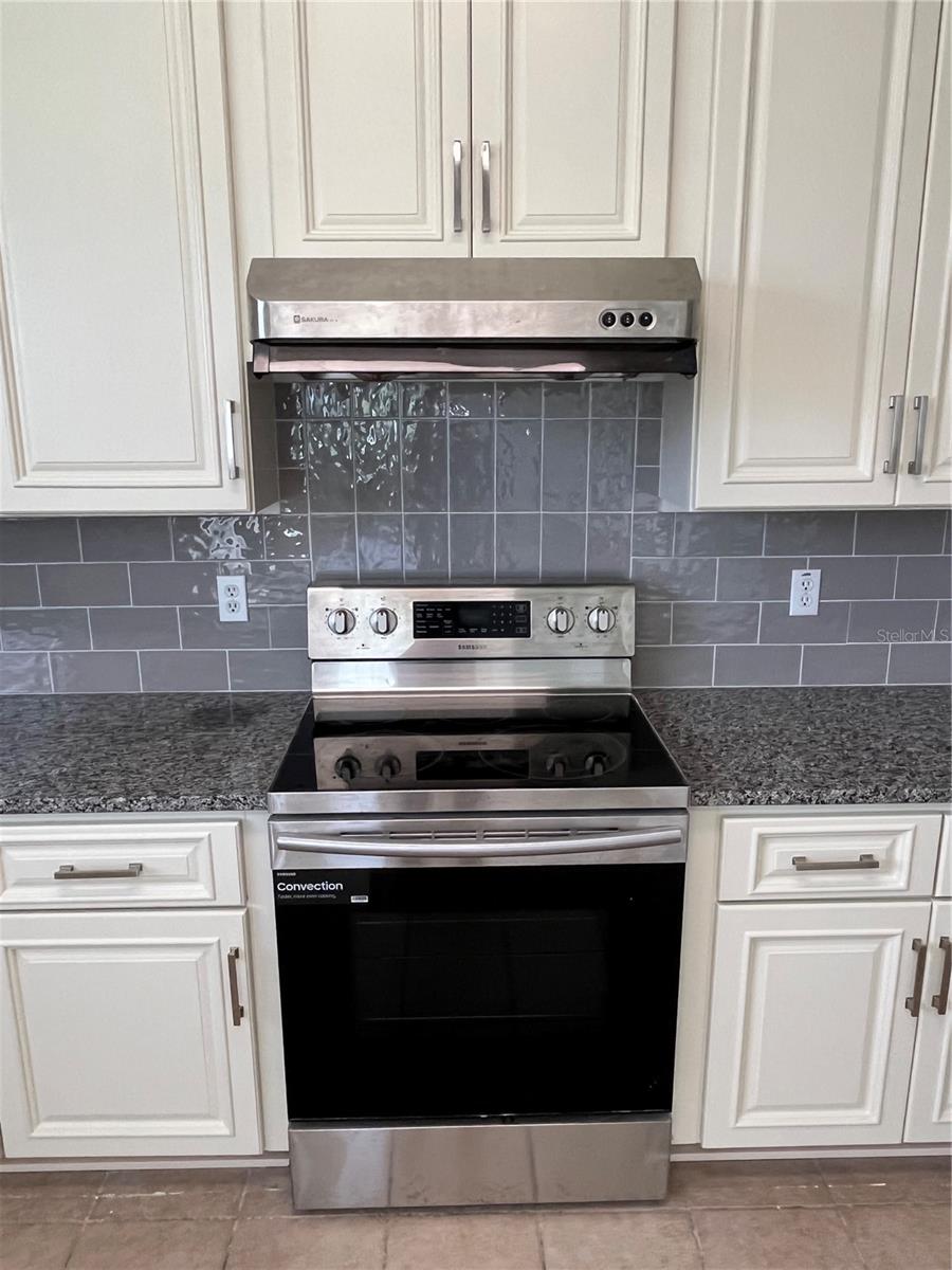 101 HAGGE DR — photo 8