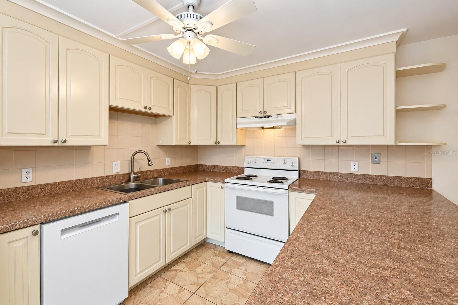 18 CEDAR DUNES DR — photo 2