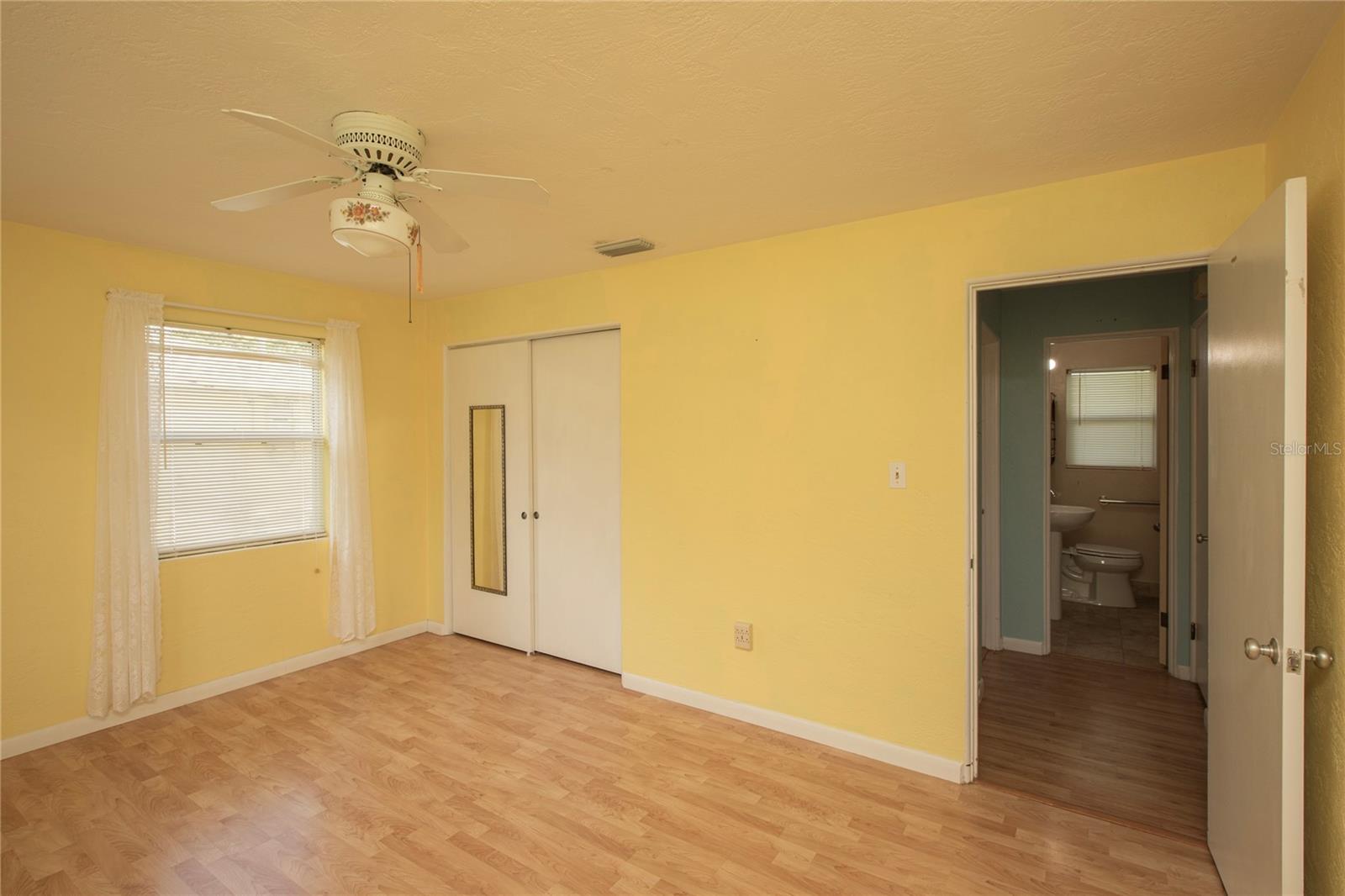 314 ROSLYN AVE — photo 11