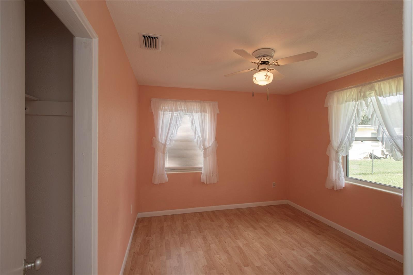 314 ROSLYN AVE — photo 12