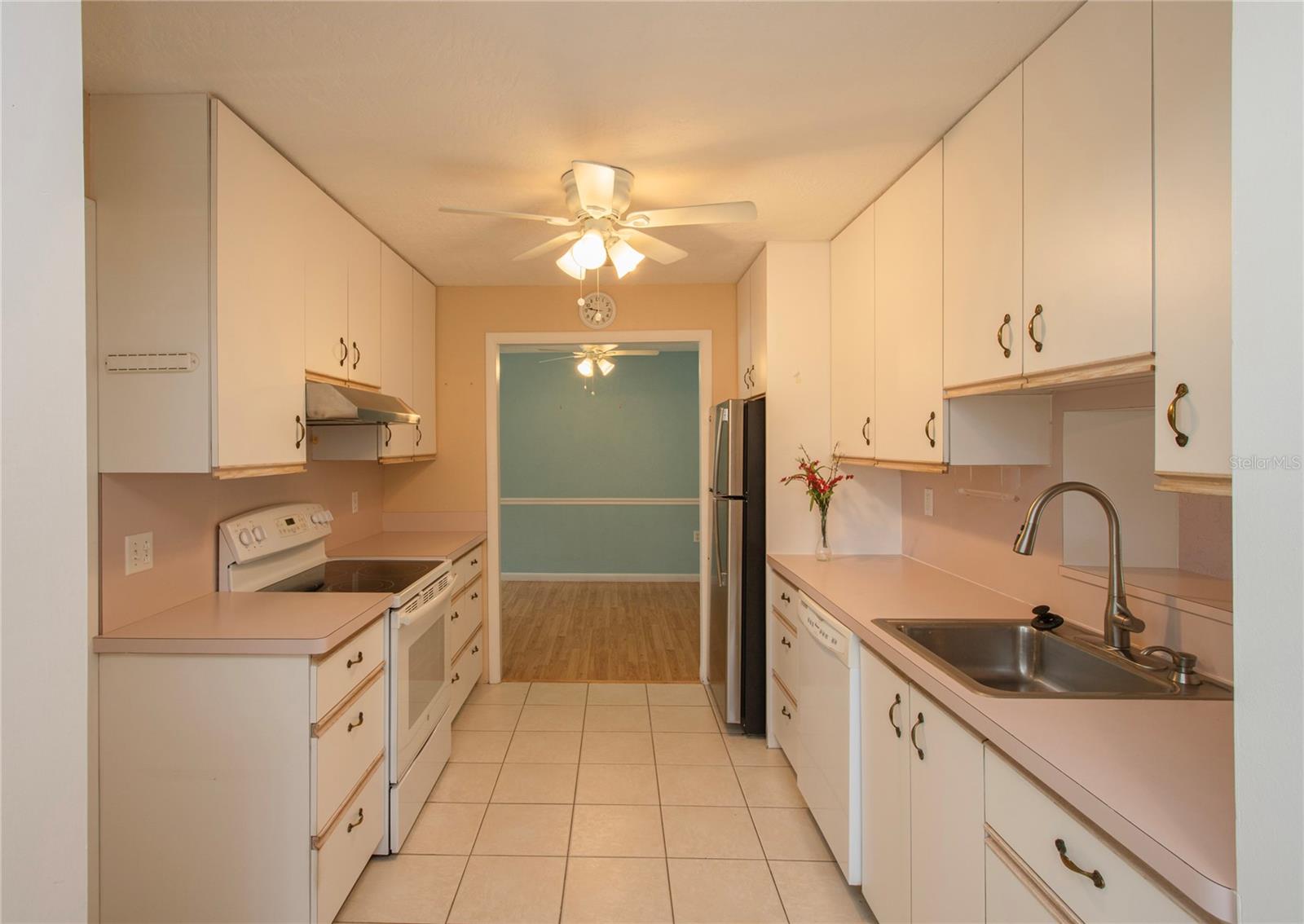 314 ROSLYN AVE — photo 8