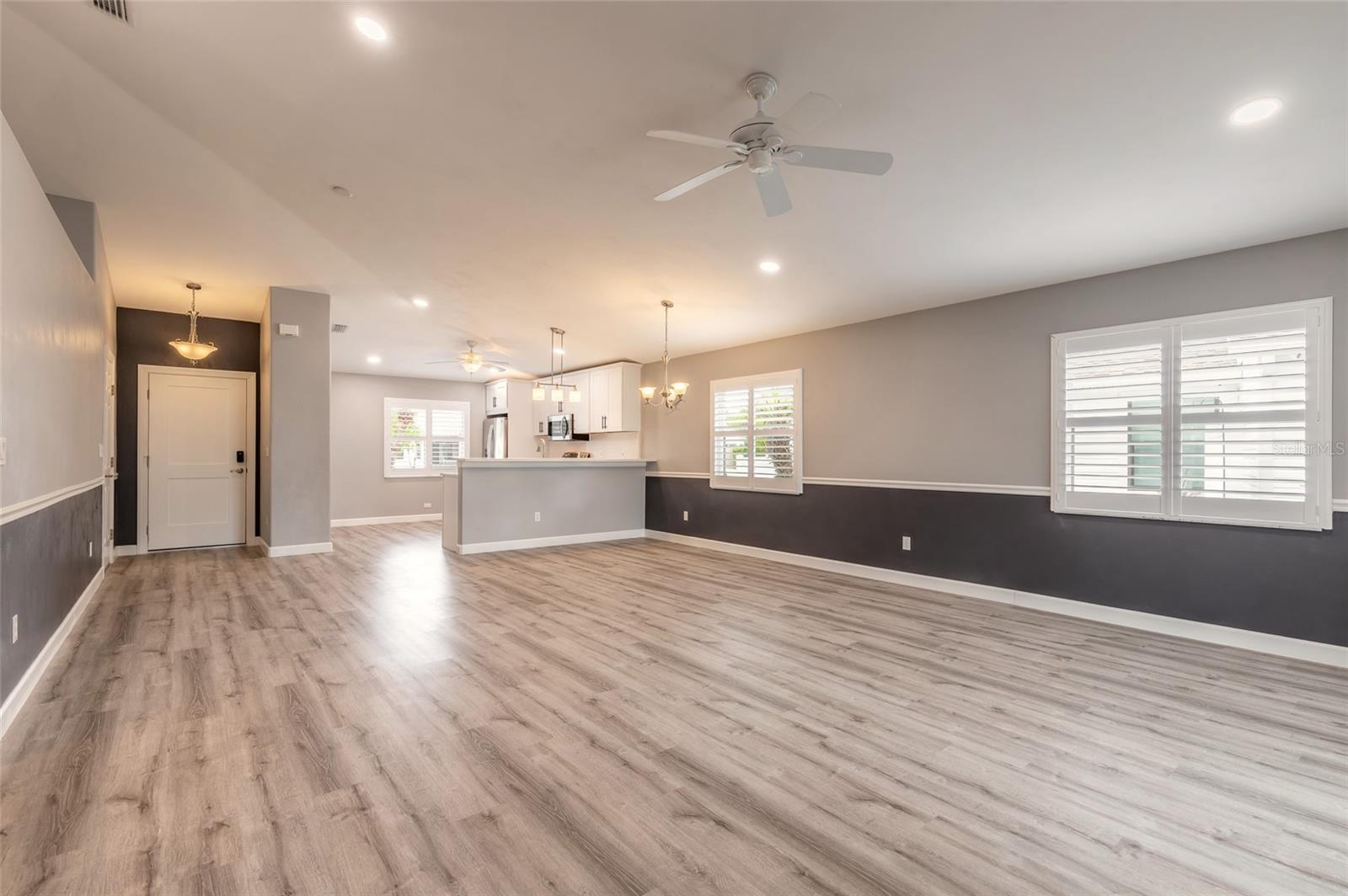 656 MIDDLEBURY LOOP — photo 11
